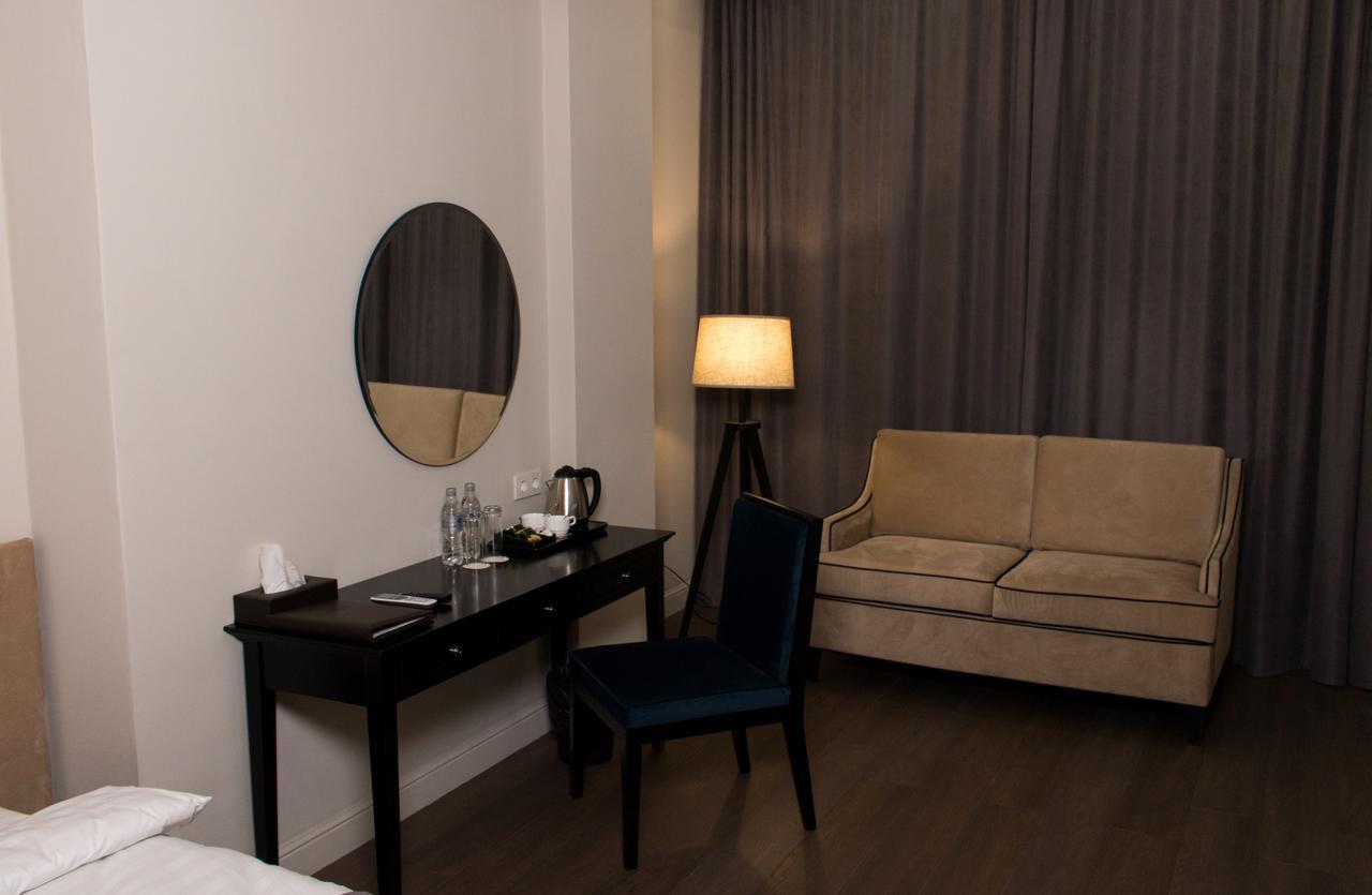 Madison Ave Hotel Bishkek Exterior photo